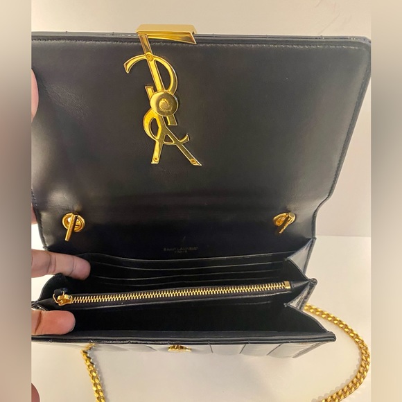 YSL MEDIUM VICKY WALLET IN A CHAIN MARINE BLUE (NOT BLACK) PATENT LEATHER - Picture 7 of 12